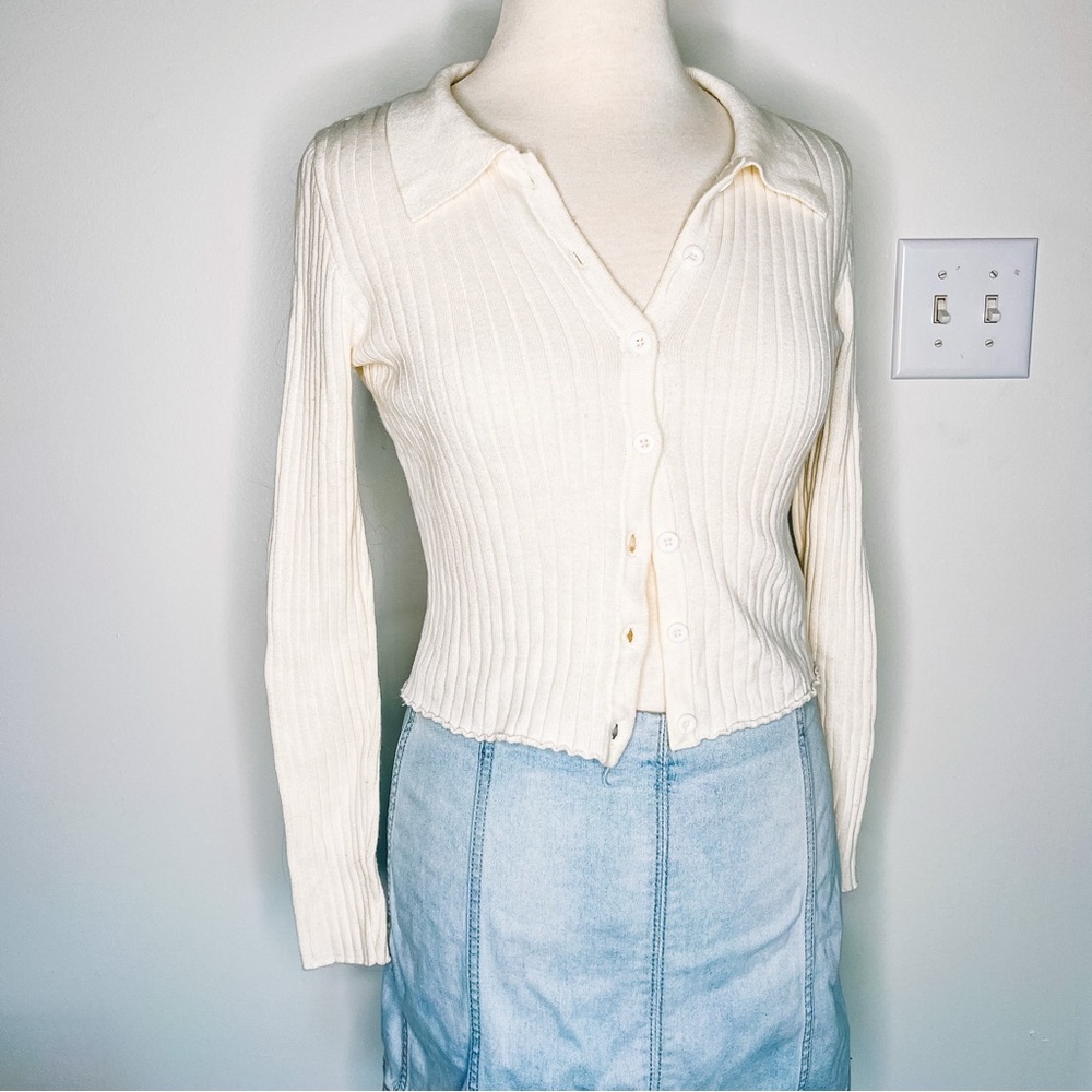 Forever 21 | White/ Cream Ribbed Cropped Button up Cardigan Sweater Top
